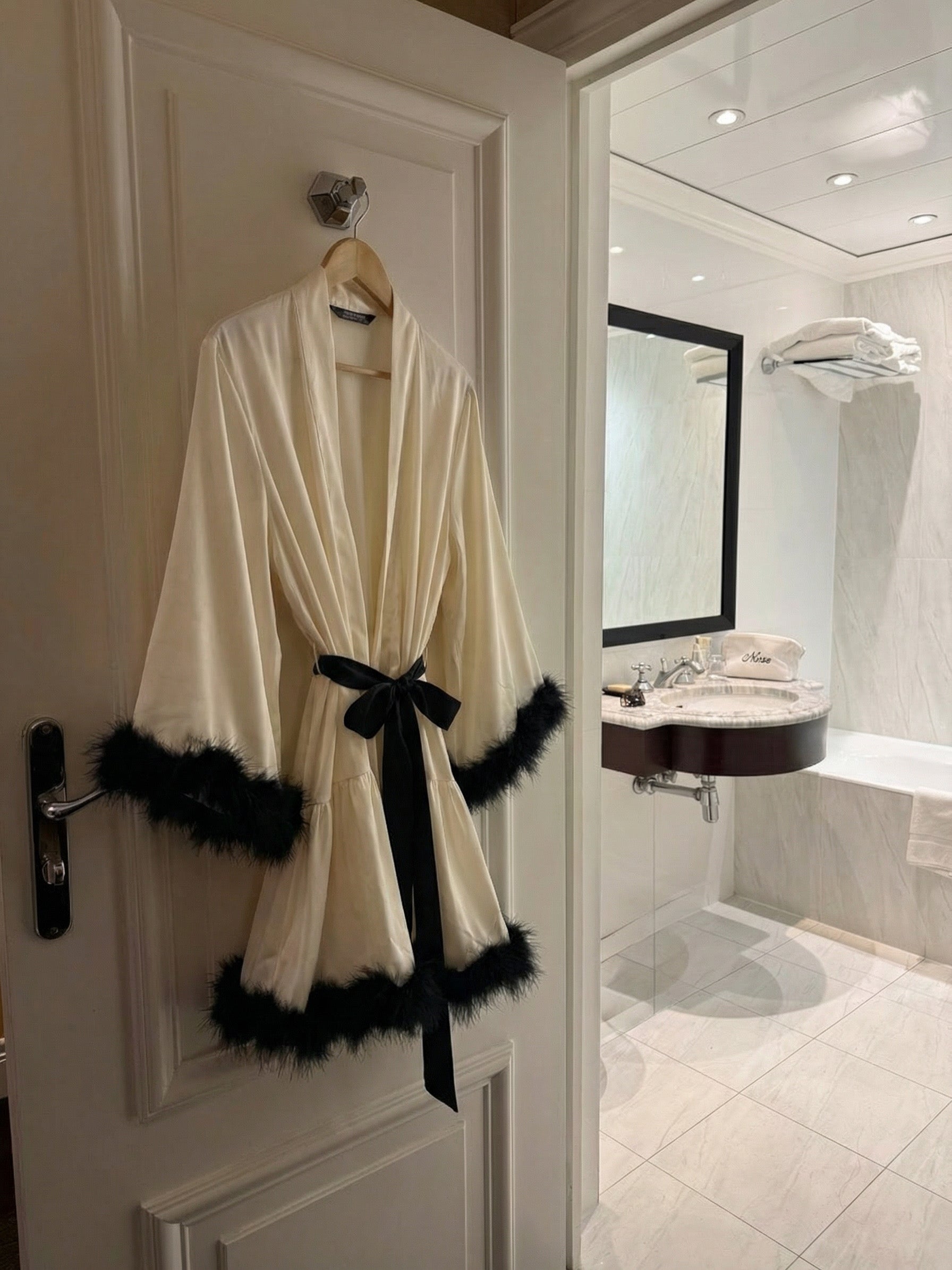 Elise Champagne/Black