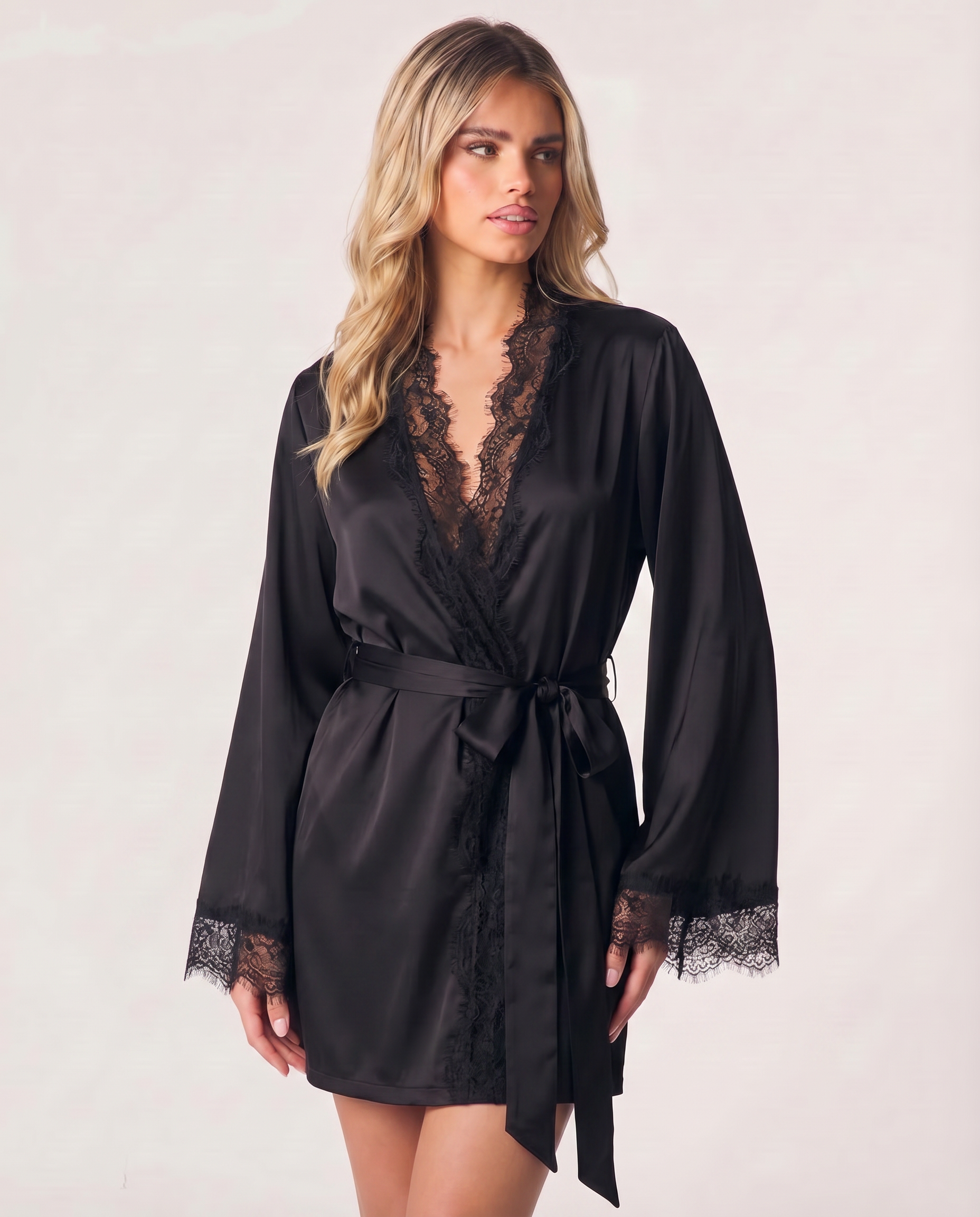 Cia Mini Lace Robe in Noir